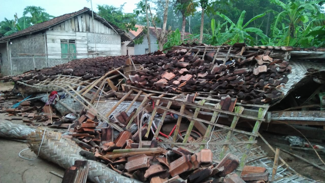 Surplus, DAPM Jatiagung Bedah 21 Rumah