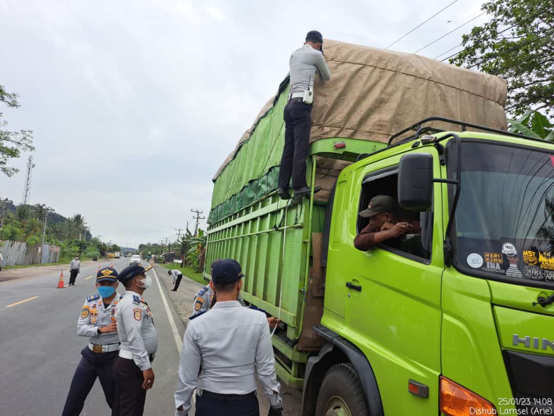 Hari Pertama, Personel Gabungan Tilang 45 Kendaraan ODOL