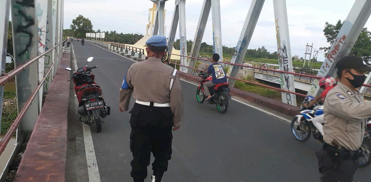 Polsek Sragi Patroli Rutin di Titik Keramaian