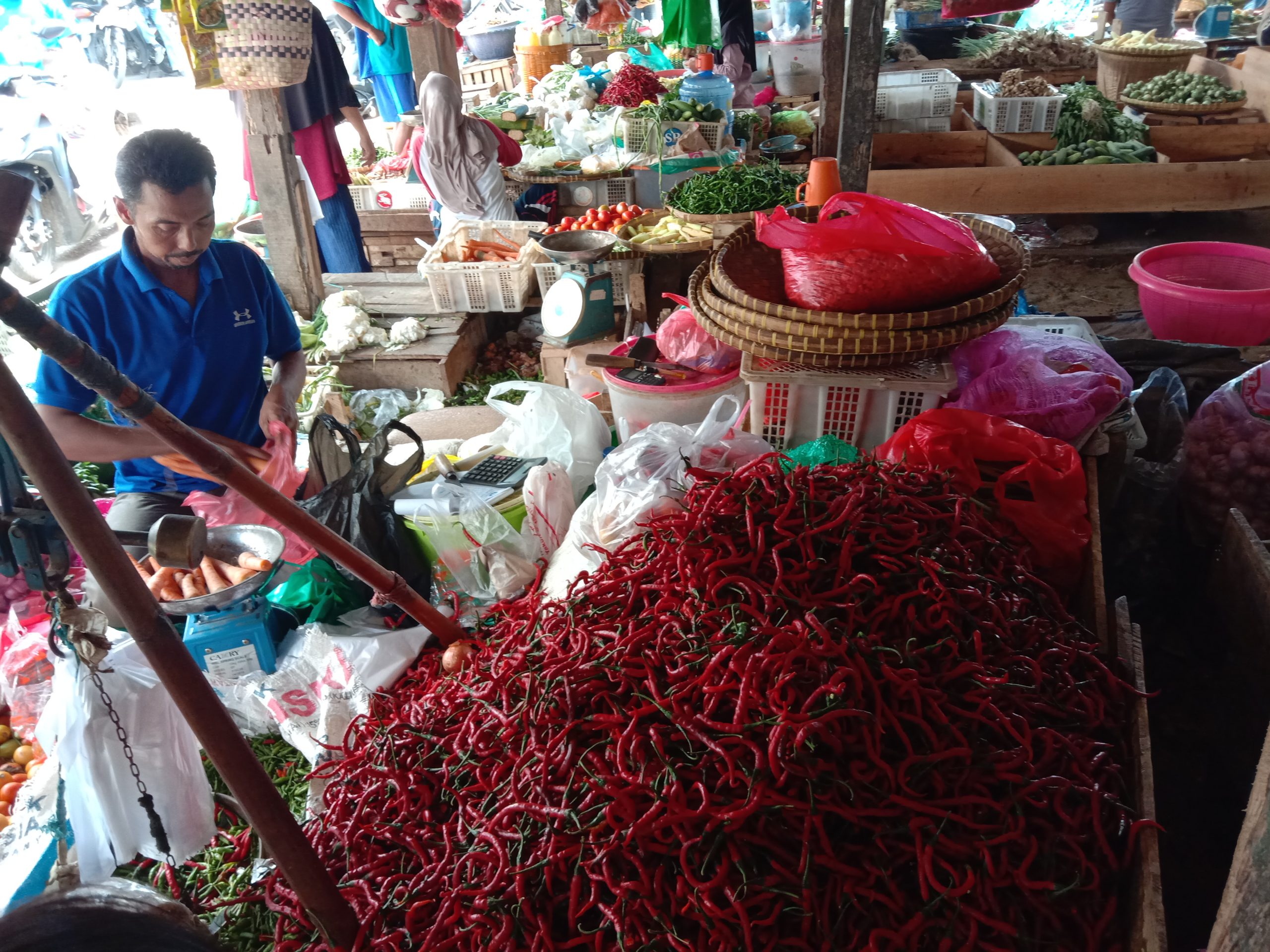 Harga Bawang Naik, Omset Pedagang Turun