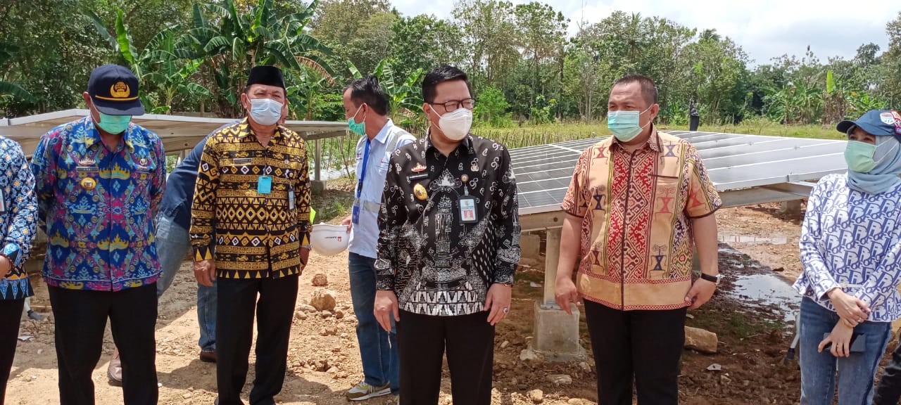 PT. Bukit Asam Beri Bantuan Pompa Air Tenaga Surya Petani Tegineneng