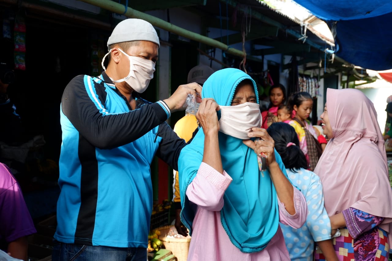 Desa Purworejo Bagikan Masker dan Sembako Kepada Masyarakat