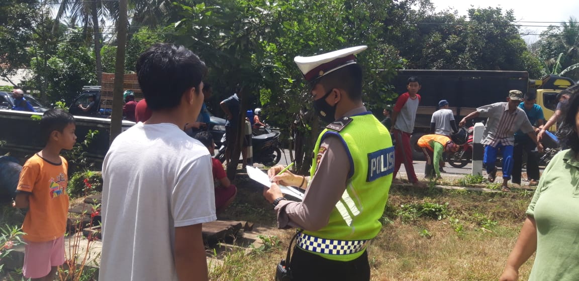 Diduga Rem Blong, Truk Seruduk Pengendara Motor Hingga Meninggal