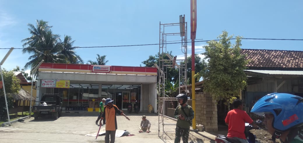 Hendak Bersihkan Billboard Alfamart, Samin Tewas Tersengat Listrik Tegangan Tinggi