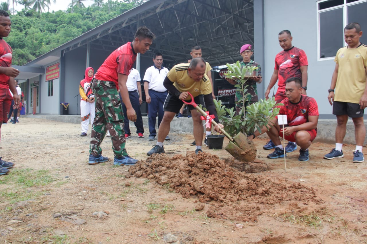 Komandan Brigif 4 Marinir/BS Resmikan Fasilitas Gedung Dapur dan Gedung Alin Laut Yonif 7 Marinir