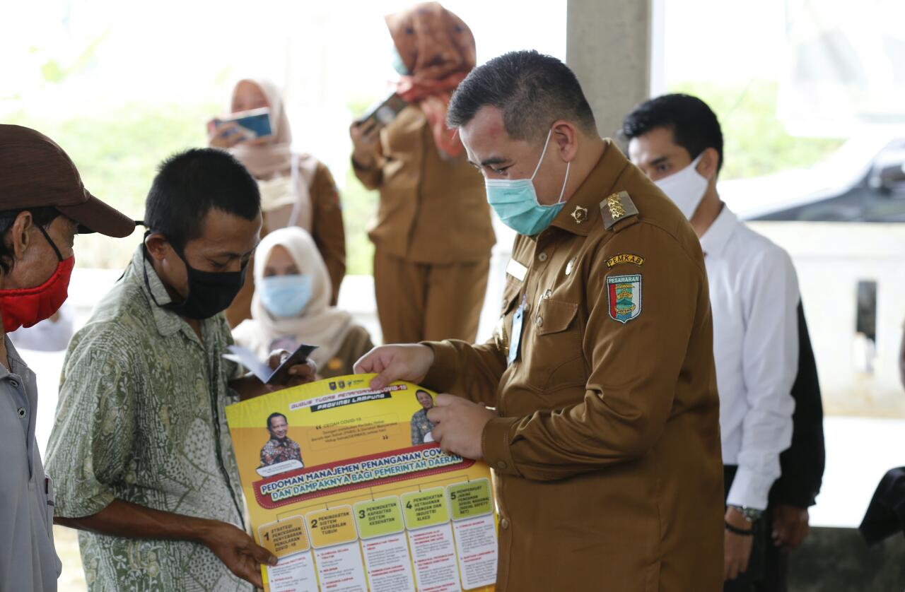 Bupati Dendi Tinjau Korban Banjir