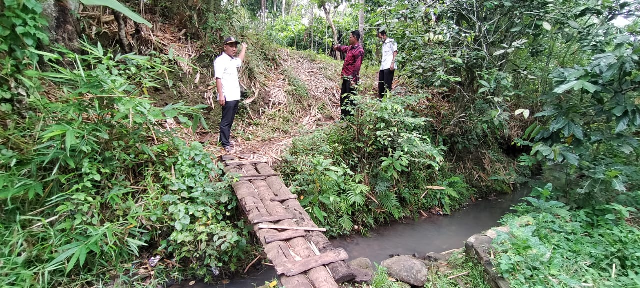 Masyarakat Desa Cimanuk Harapkan Pembangunan Jembatan Penghubung Antar Dusun