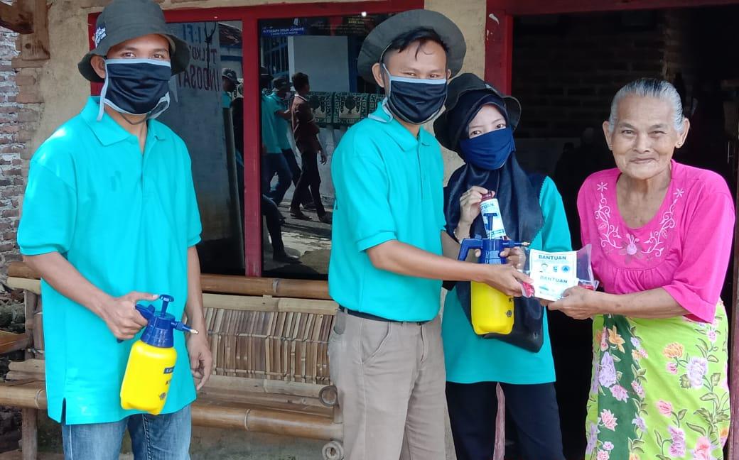 Desa Gedung Dalom Beri Bantuan Sembako dan Pengobatan Gratis