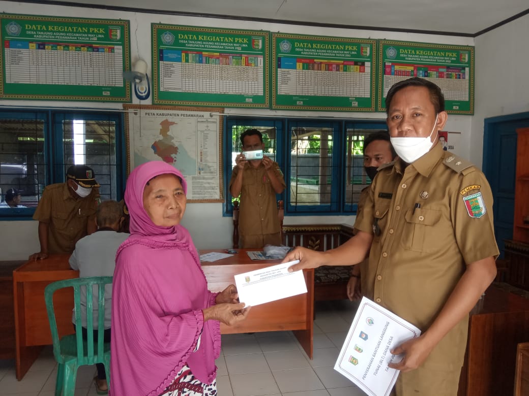 Pemdes Tanjung Agung Salurkan BLT-DD Tahap Pertama