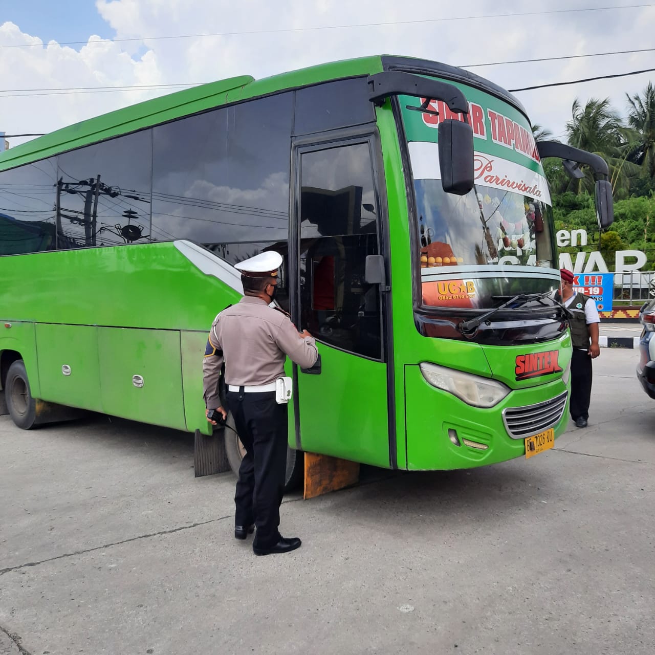 Tim Gabungan Lakukan Penyekatan Kendaraan Luar Daerah