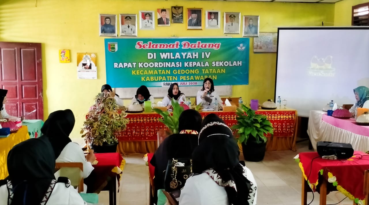 Bahas Juknis Ajaran Baru, Korcam Dinas Pendidikan Gedong Tataan Koordinasi Dengan Kepala Sekolah