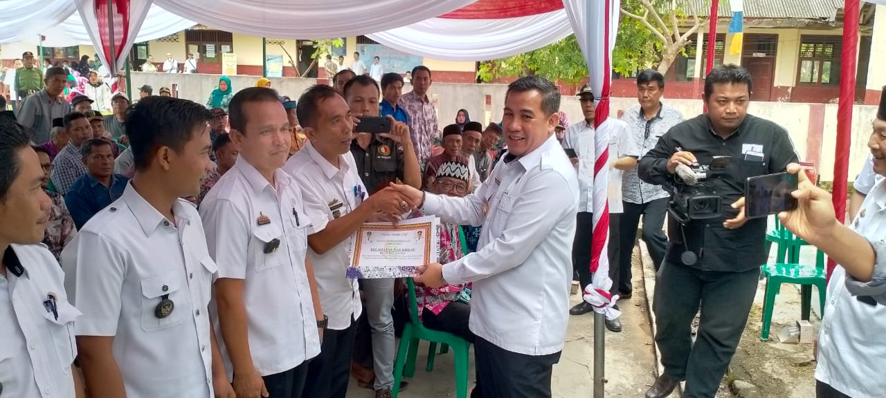 Jadi Tuan Rumah Musrenbang, Bupati Dendi Beri Bonus Alat Pertanian Untuk Desa Padangcermin