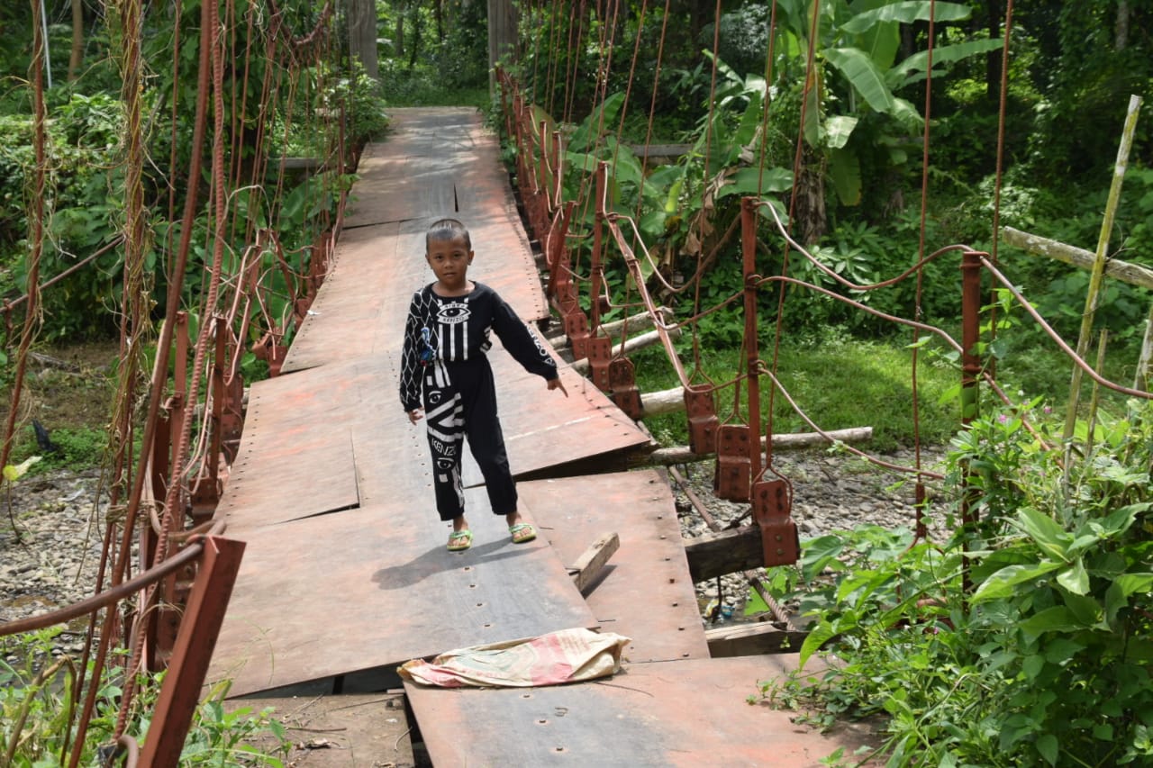 Masyarakat Banding Agung Minta Perbaikan Jembatan