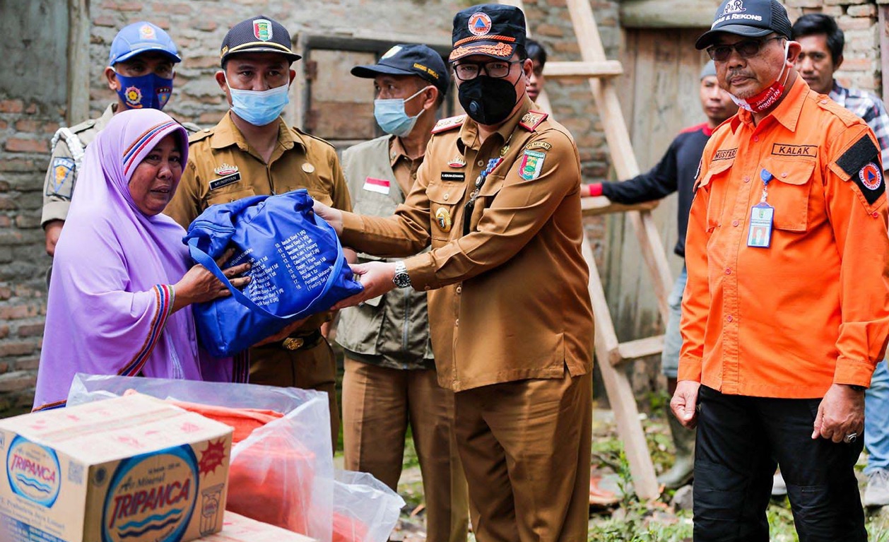 Pemkab Pesawaran Beri Bantuan Korban Puting Beliung