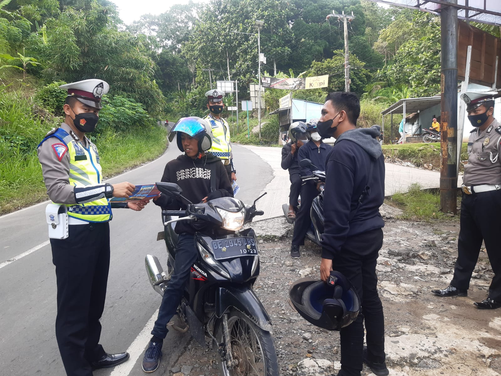 Satlantas Polres Pesawaran Laksanakan Kegiatan PPKM Antar Kabupaten dan Kota