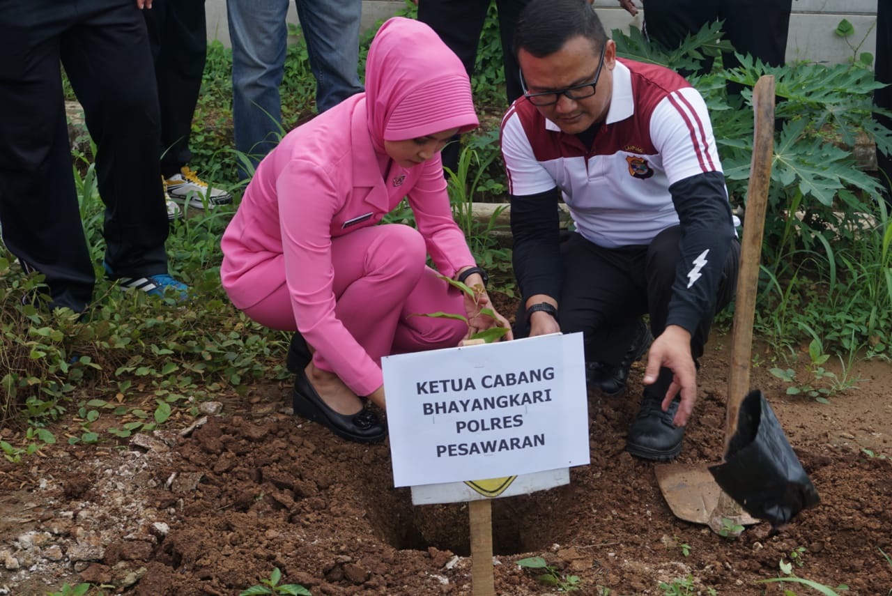 Peduli Penghijauan, Polres Pesawaran Tanam Aneka Pohon