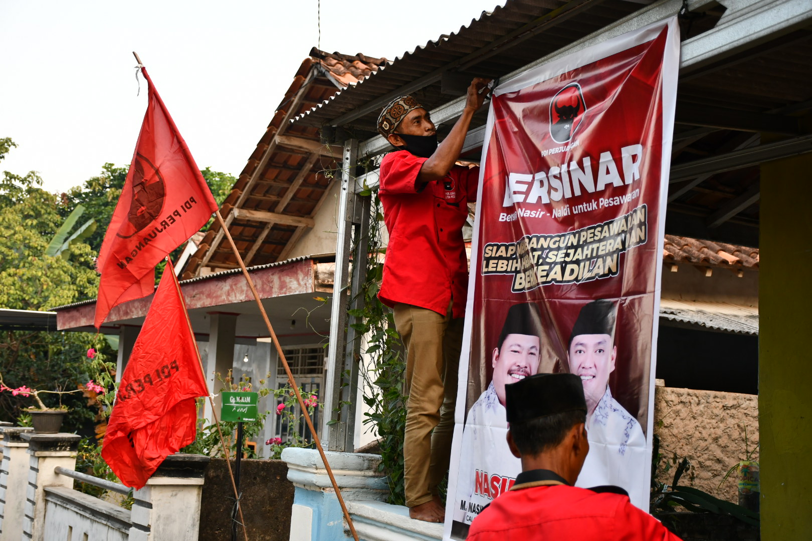 Seluruh PAC PDIP Pesawaran Pasang Banner M.Nasir-Naldi