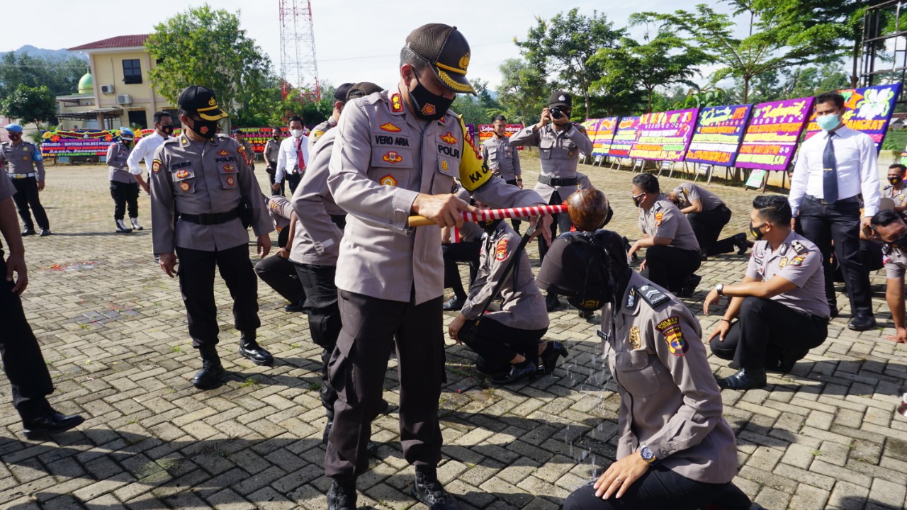 70 Personel Polres Pesawaran Naik Pangkat