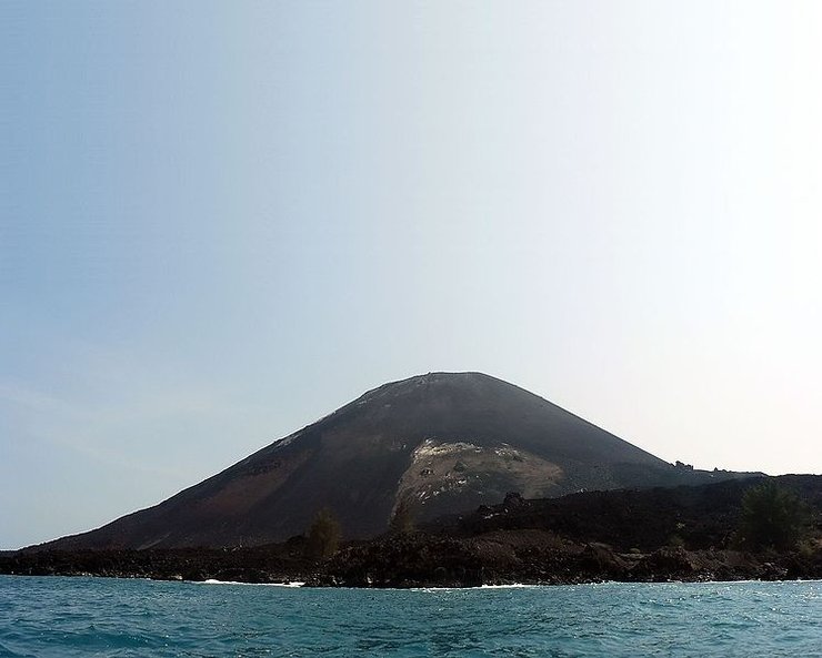 Anak Krakatau Aman Walau Banten Gempa