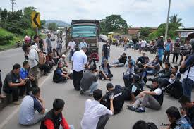 Warga Tagih Komitmen Perbaikan Jalan