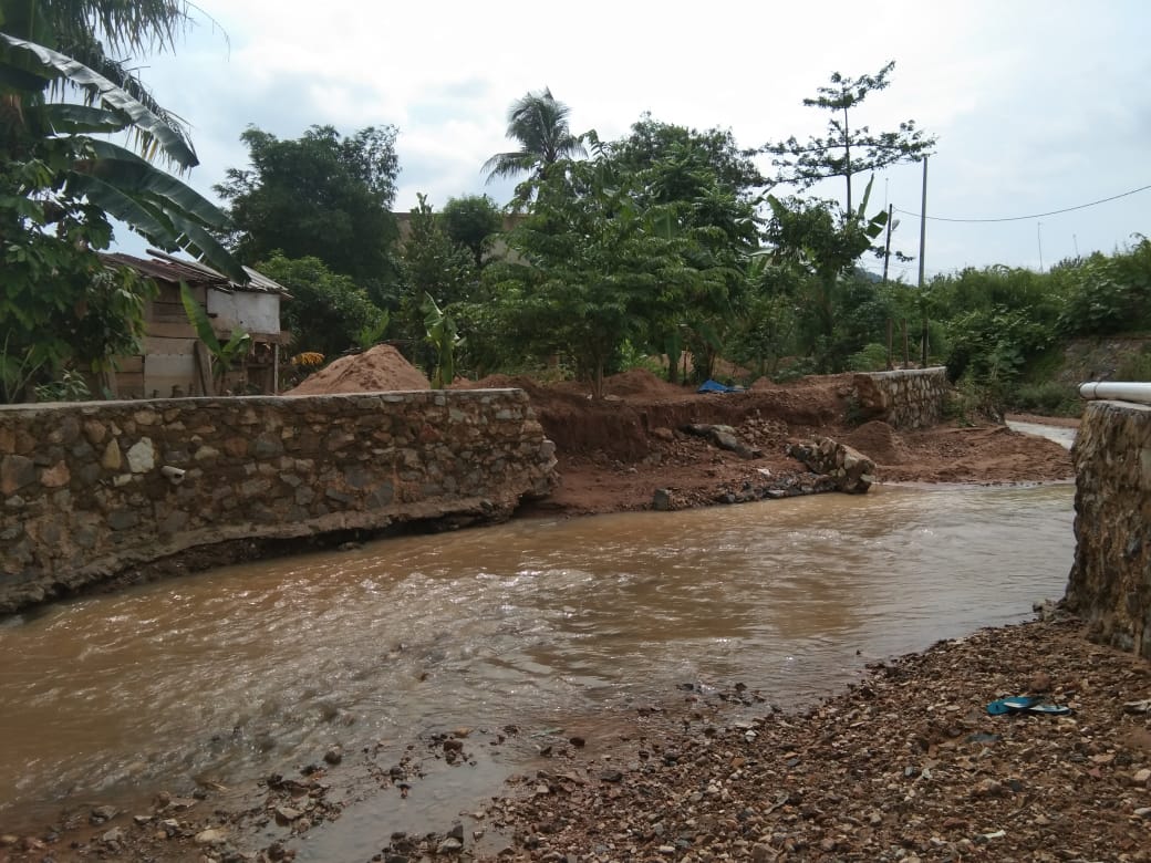 TPT Roboh Diterjang Aliran Sungai