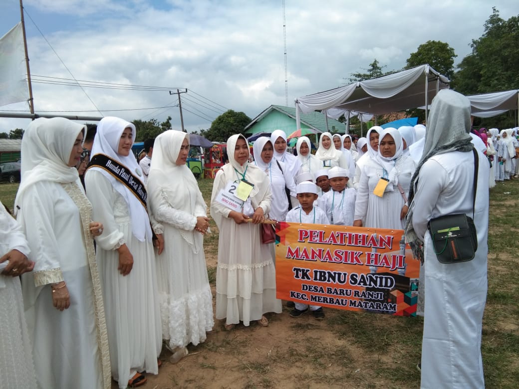 Siswa PAUD Latihan Manasik Haji