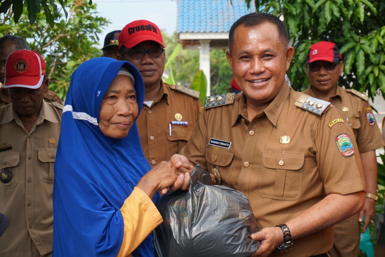 Pemkab Lamsel Bantu Logistik Korban Puting Beliung