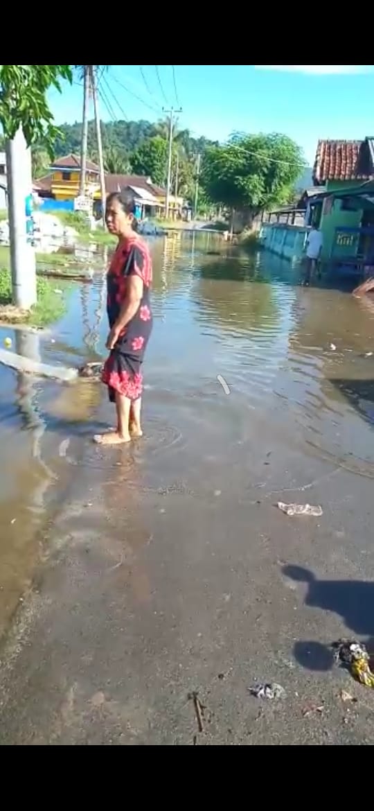 Puluhan Rumah di Pantai Mutun Terendam Banjir Rob