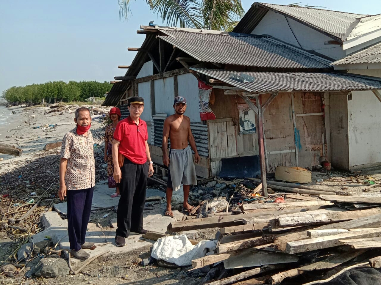 Abrasi Hancurkan Dua Rumah Warga