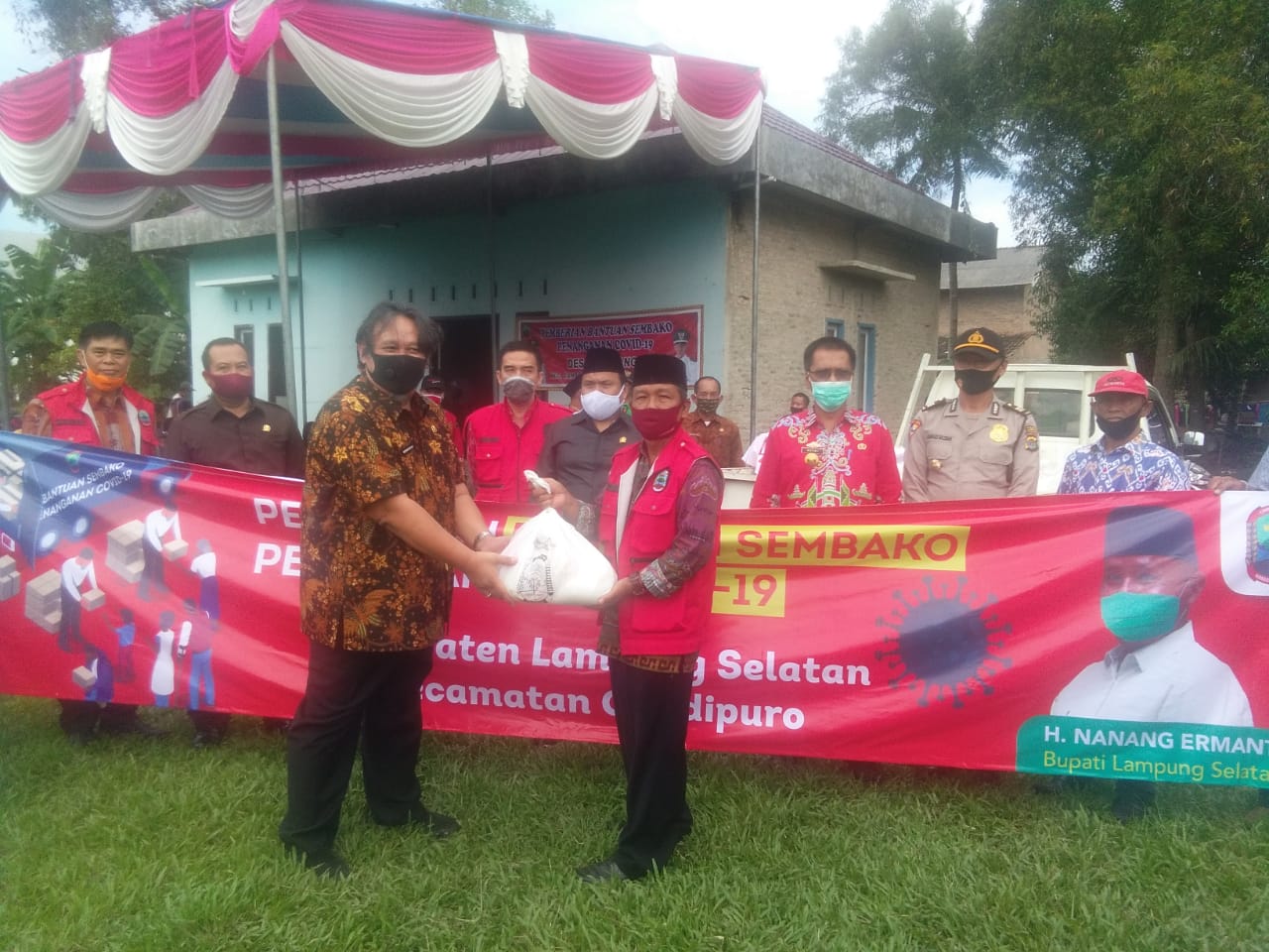 Pemkab Lamsel Salurkan 1.398 Paket Bantuan Sembako di Candipuro