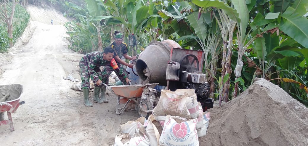 Saling Memberi Semangat di Kegiatan TMMD