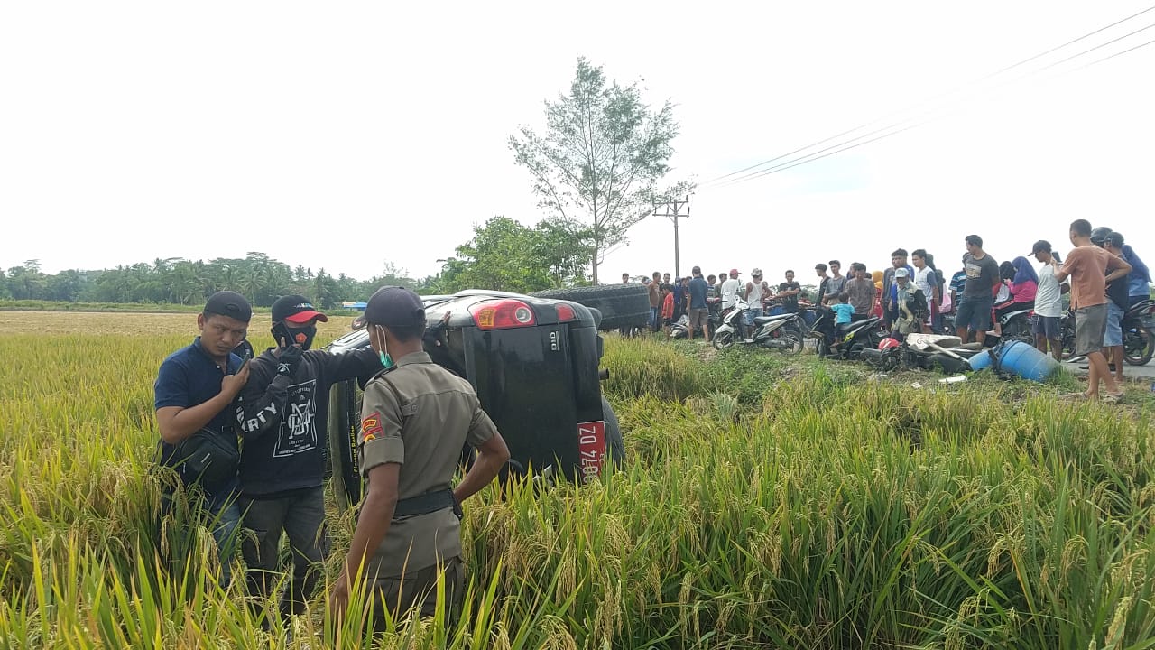 Hilang Kendali, Mobil Patwal Tabrak Dua Motor