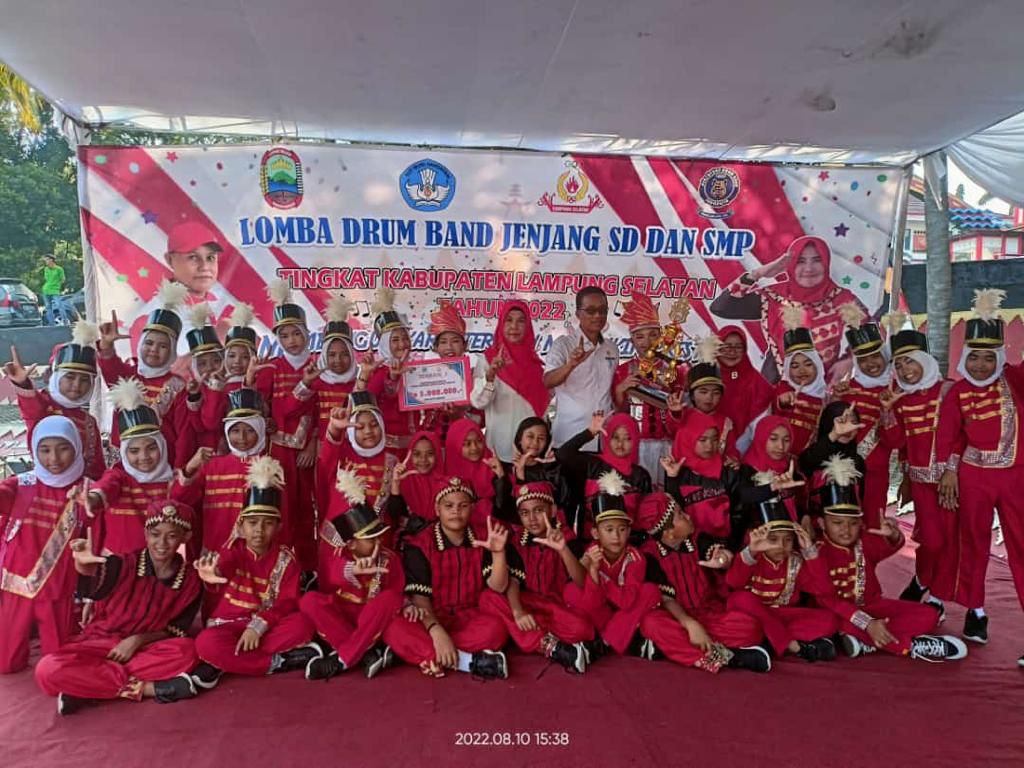 SDN 2 Kalianda Sabet Juara 3 Lomba Drumband Tingkat Kabupaten