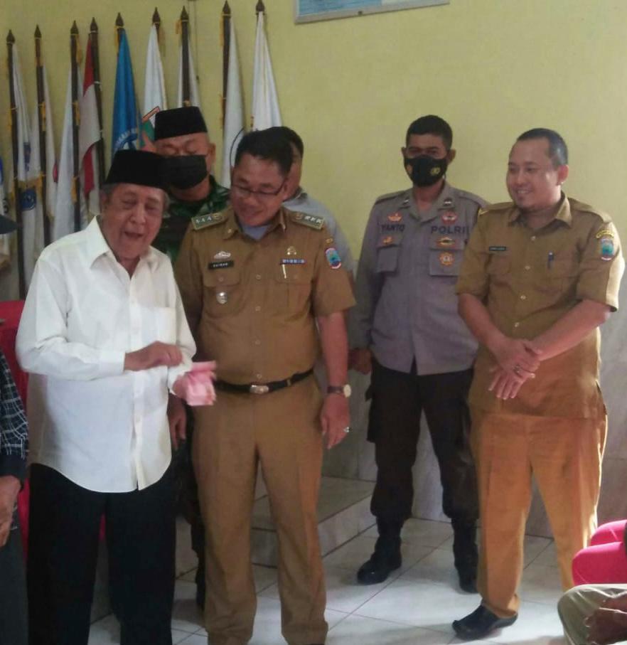 Warga Semringah Terima BLT DD Dari Pemdes Tajimalela