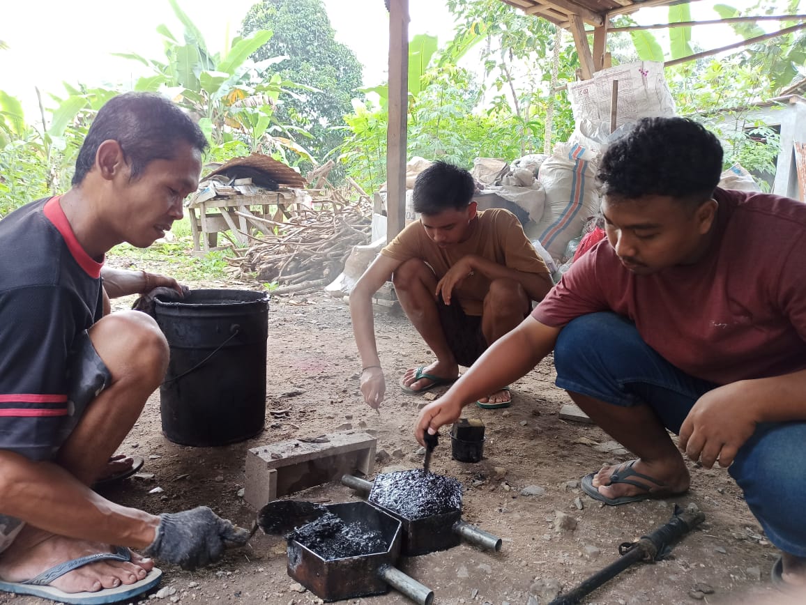 Cakep! KPPL Desa Serdang Olah Sampah Non Organik Jadi Paving Blok