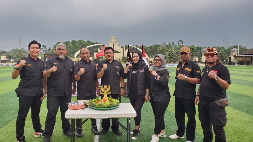 Rayakan Anniv ke-12, Ormas 234SC Tutup Turnamen Mini Soccer Lewat Potong Tumpeng