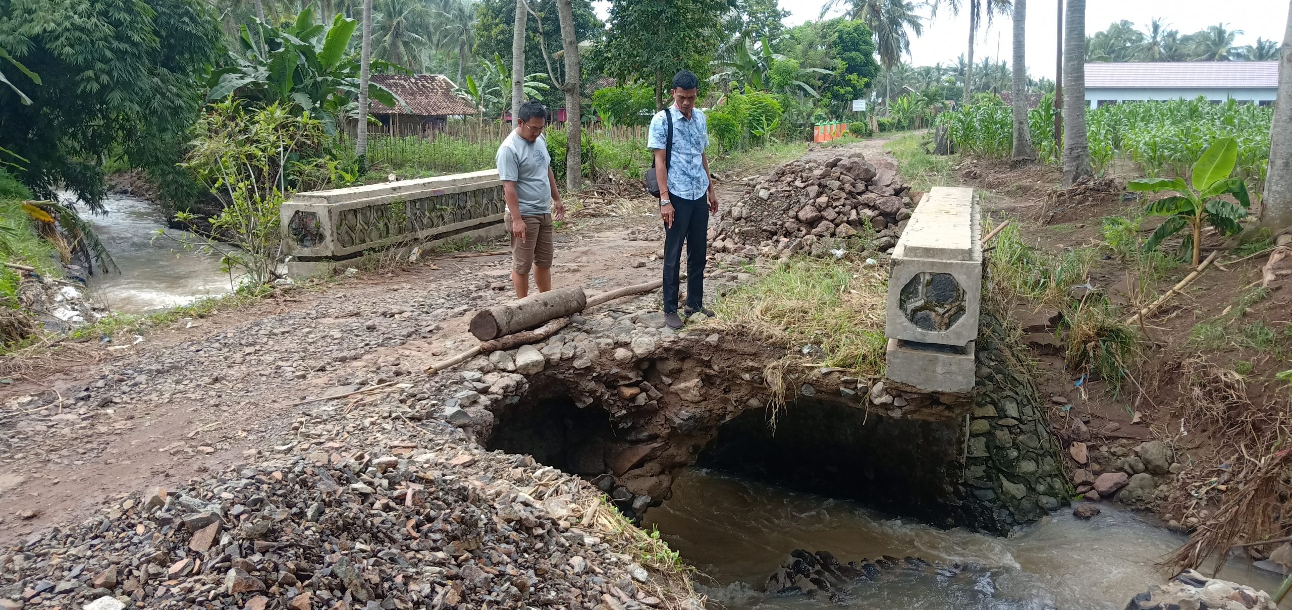 Kades Sumur Minta Infrastruktur Rusak Pasca Banjir Segera di Bangun