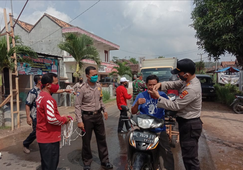 Pintu Masuk Desa Sidoasri Dijaga Posko Covid-19