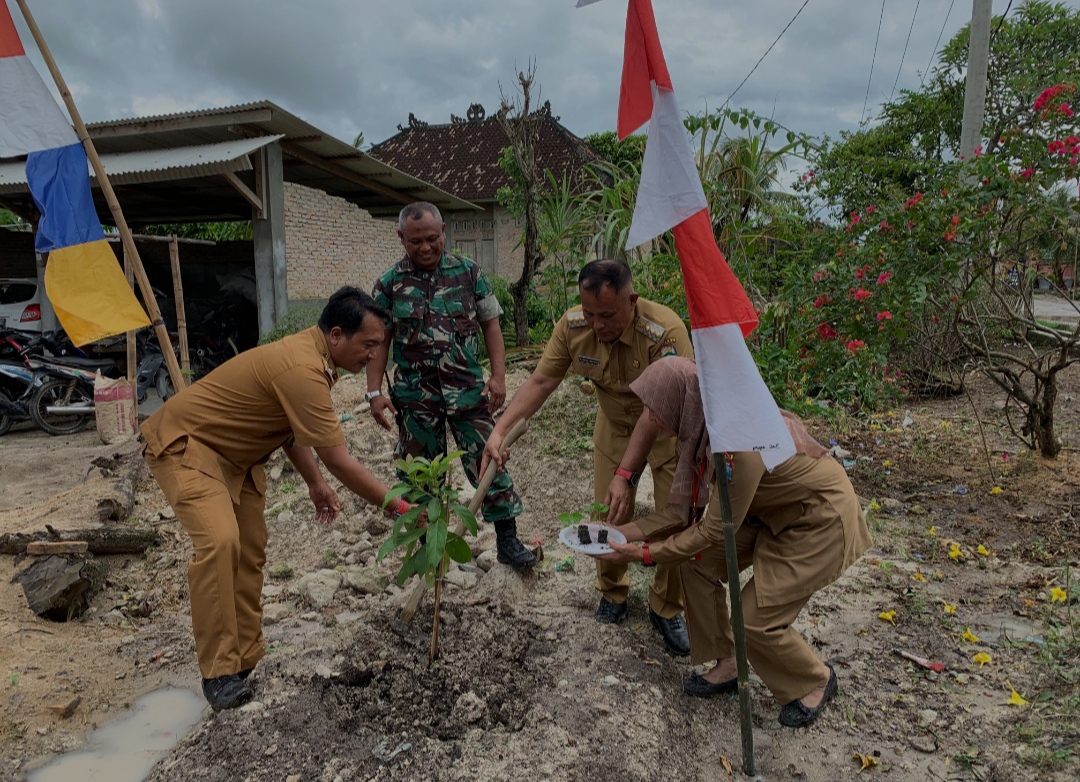 Warga Baliagung “Ditraktir” 4.000 Bibit Tanaman