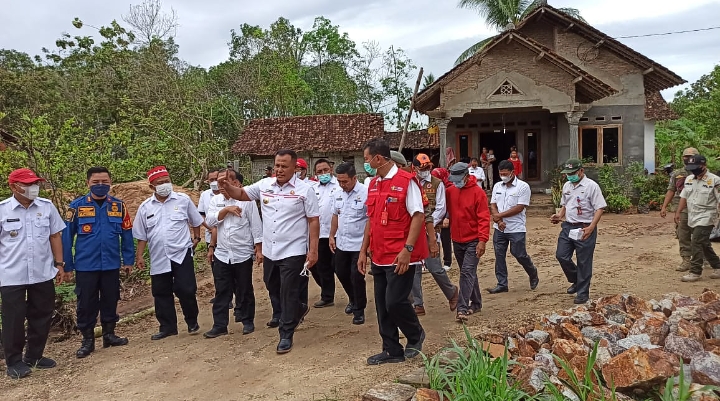 42 Rumah Rusak Dihantam Puting Beliung