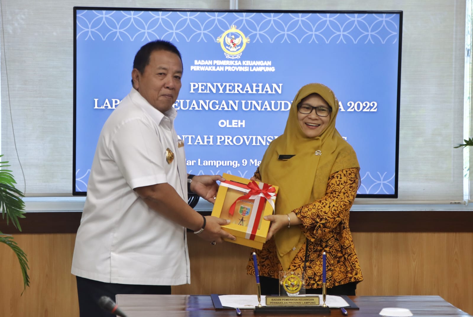 Arinal Djunaidi Serahkan Laporan Keuangan Unaudited TA. 2022 kepada BPK