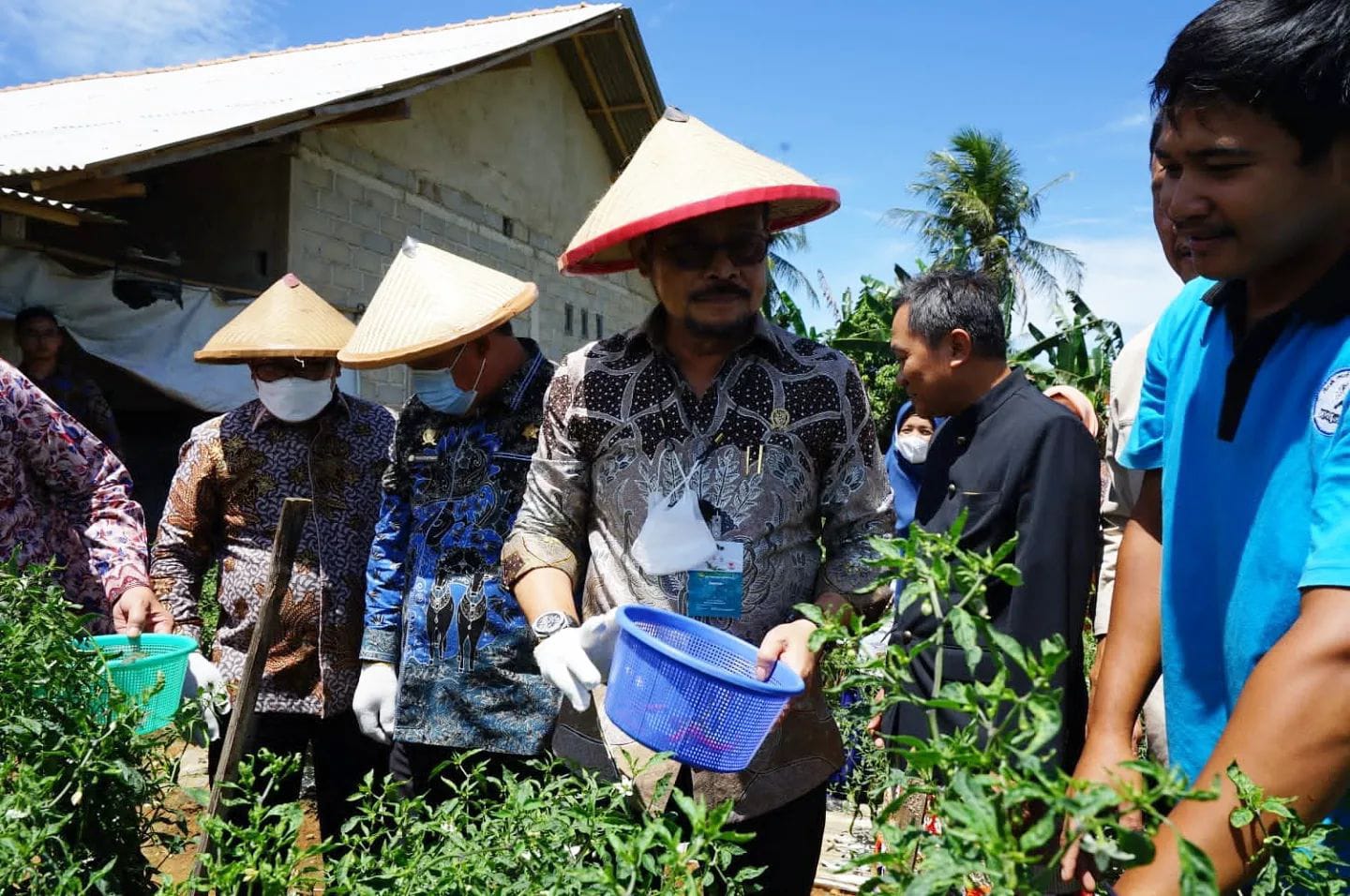 Mentan Apresiasi Petani Milenial Kelompok Tunas Tani di Desa Margorejo