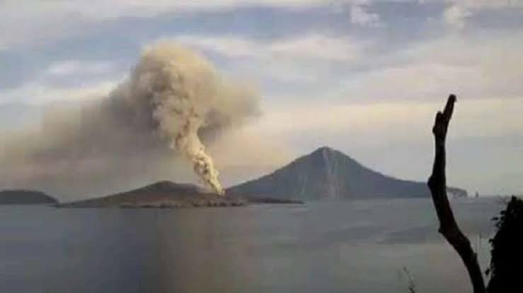 Anak Krakatau Erupsi Terus-menerus