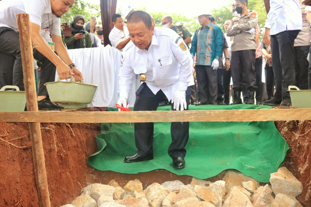 Gubernur Arinal Melakukan Peletakan Batu Pertama Pembangunan Gedung Pusat Kajian Cassava, Kelapa Sawit Dan Teb