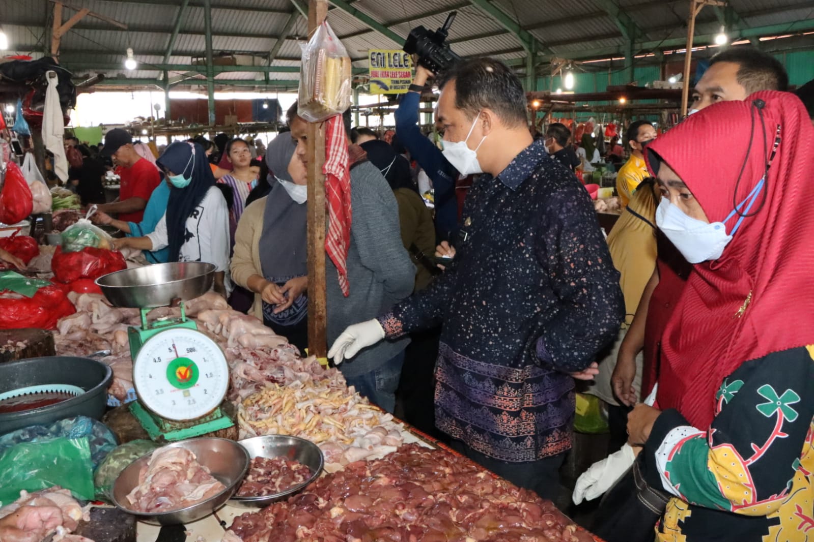 Tim Koordinasi Jejaring Keamanan Pangan Daerah Provinsi Lampung melakukan Sidak Pasar