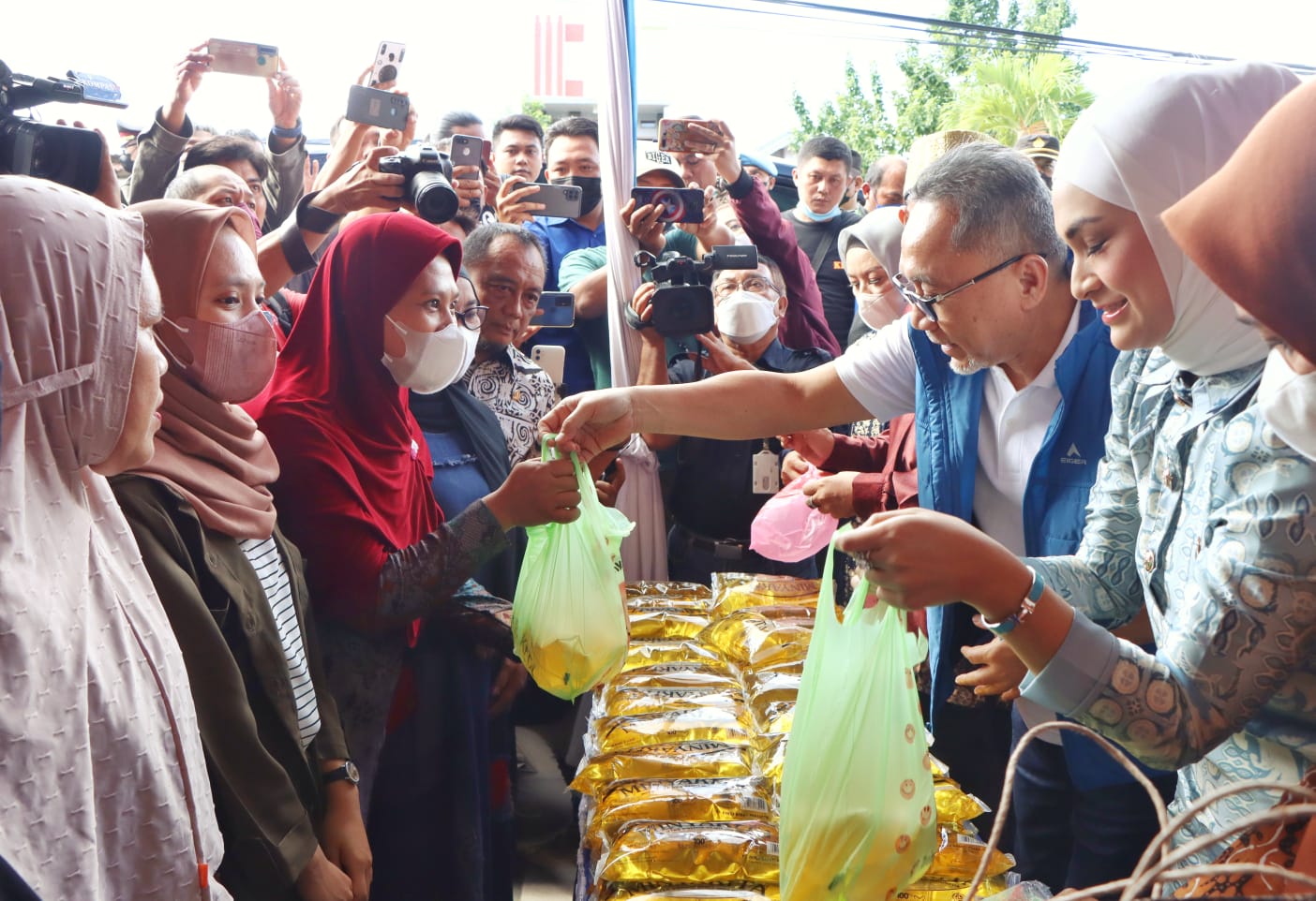 Menteri Perdagangan Tinjau Pasar Murah